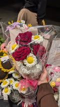 Classic Scarlet & Daisy Crochet Bouquet