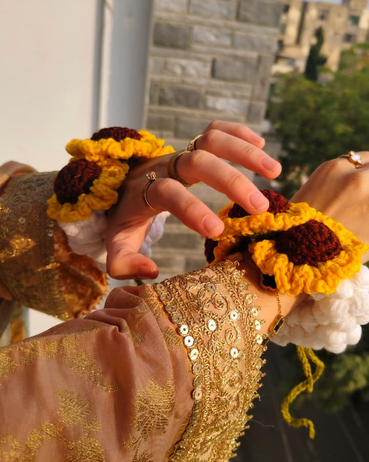Golden Bloom Gajra