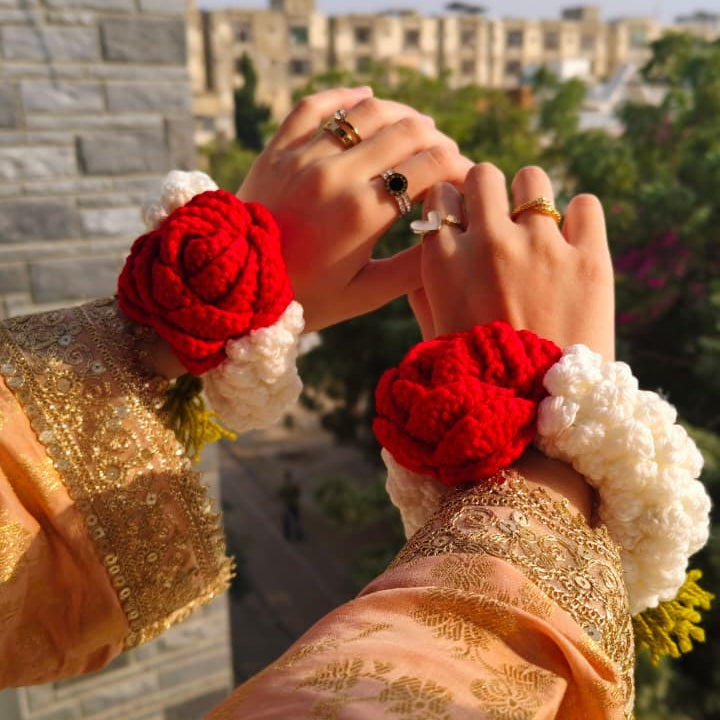 Classic Red Rose Gajra