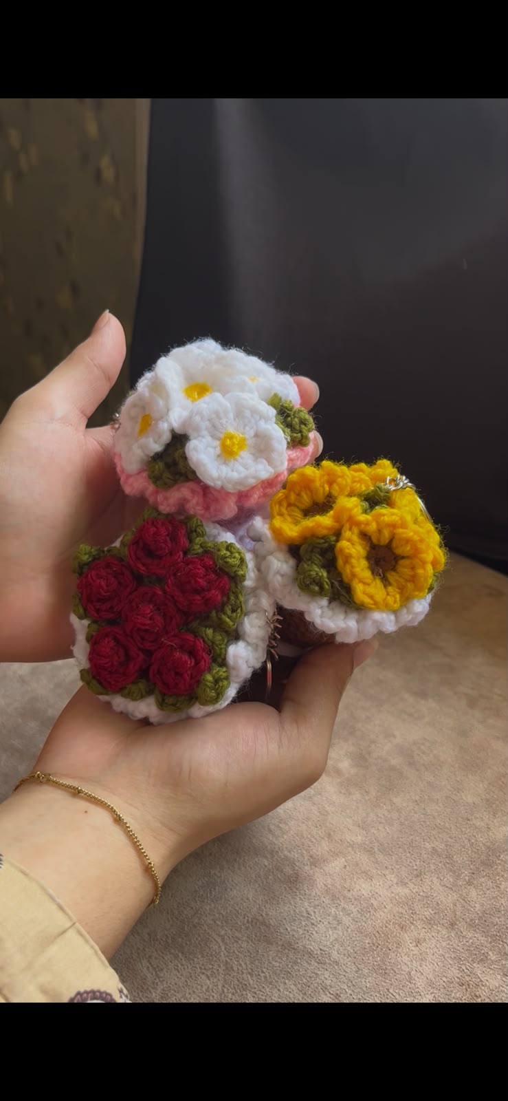 Deal Bouquet keychain