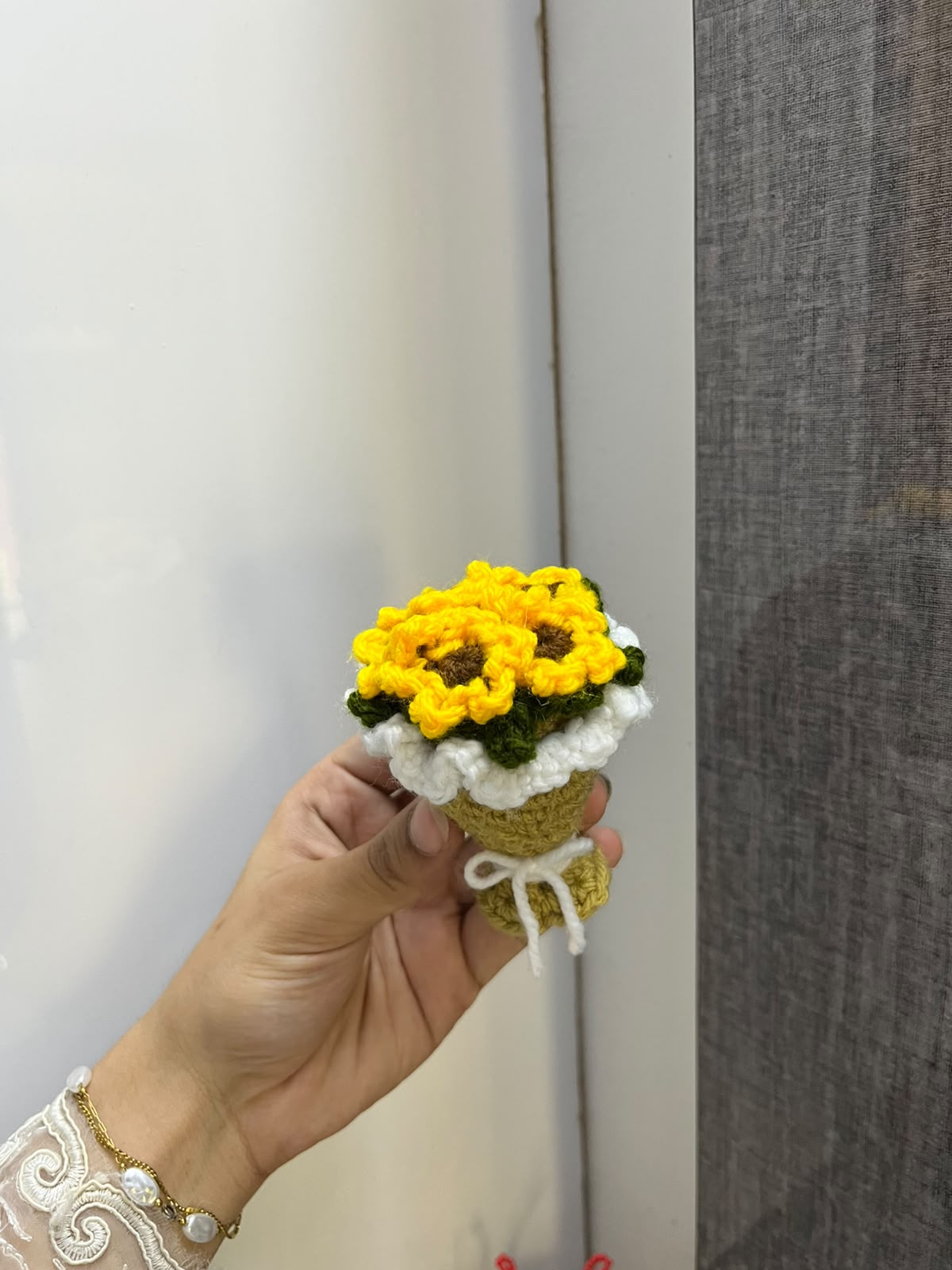 Deal Bouquet keychain