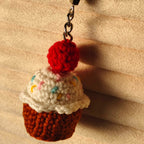 CUPCAKE KEYCHAIN