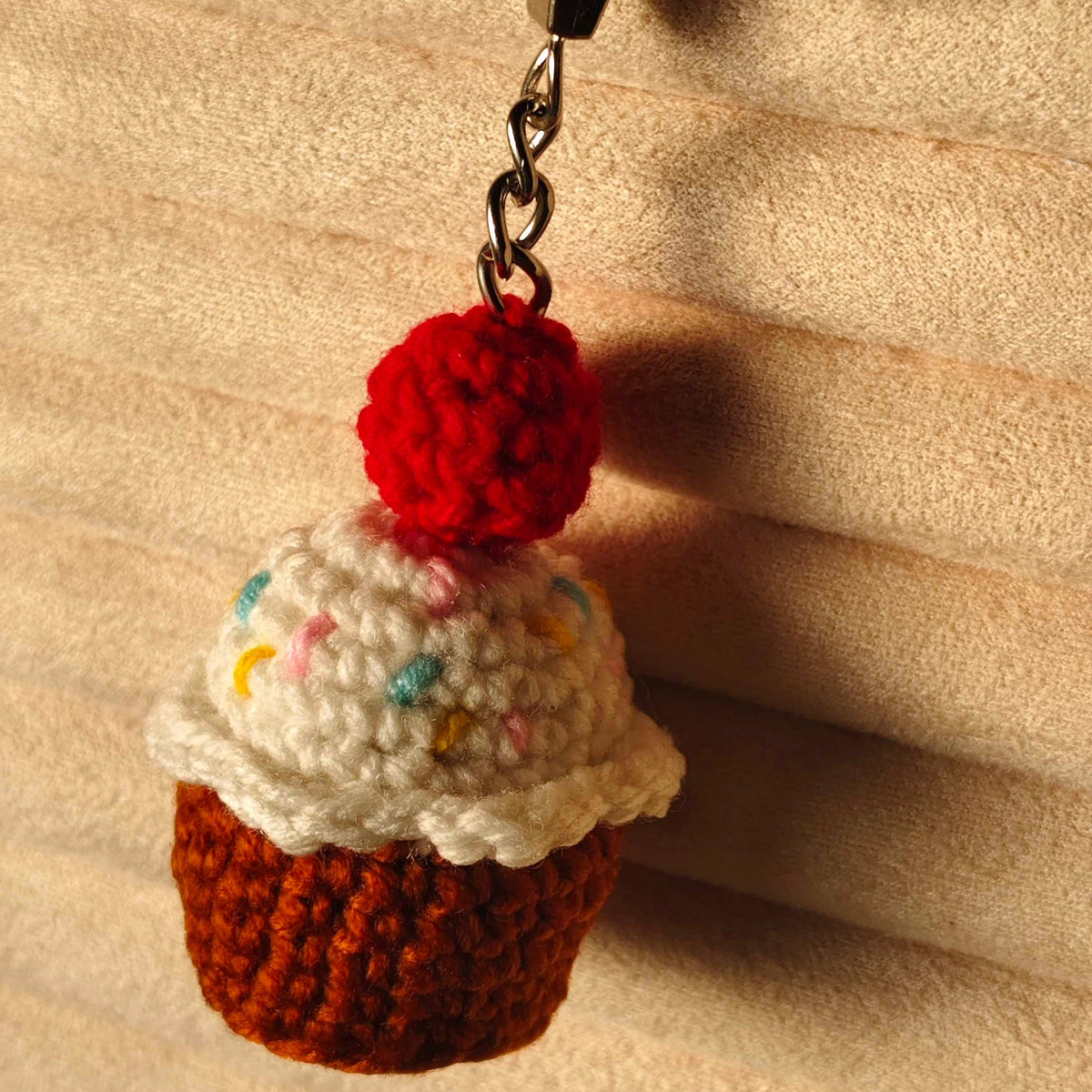 CUPCAKE KEYCHAIN