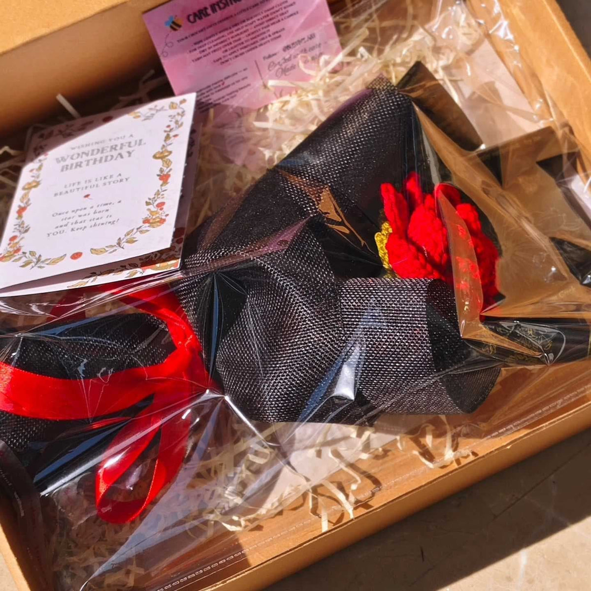 Red rose bouquet (with greeting card) black wrapping (size M)