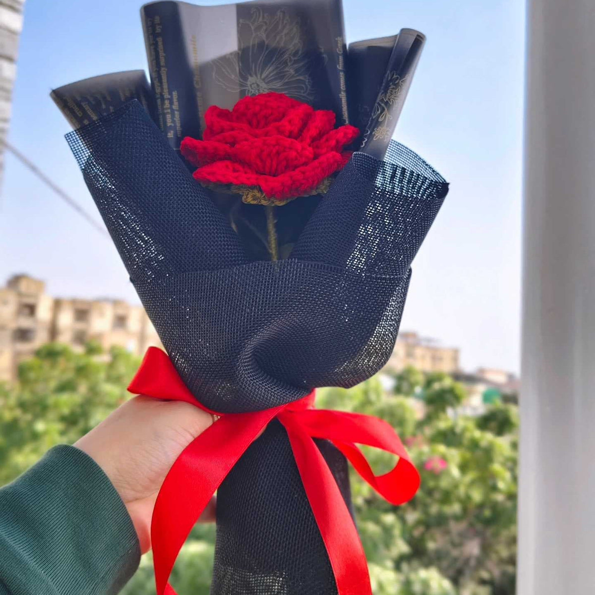 Red rose bouquet (with greeting card) black wrapping (size M)
