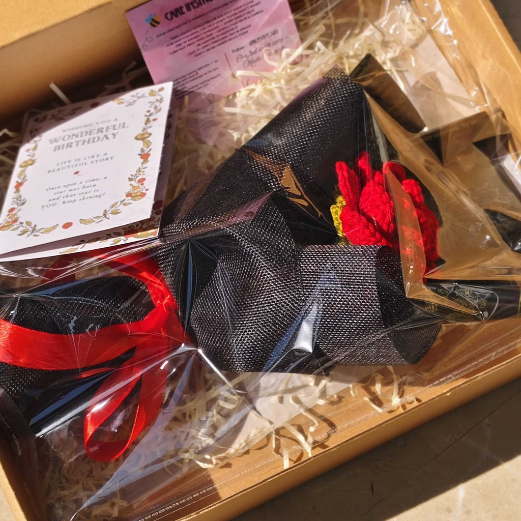 Red rose bouquet (with greeting card) black wrapping (size M)