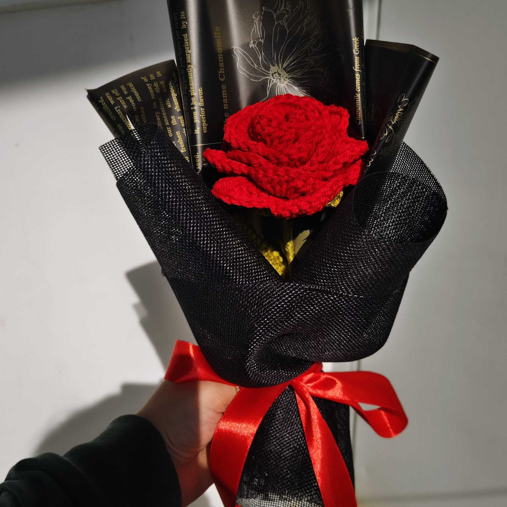 Red rose bouquet (with greeting card) black wrapping (size M)