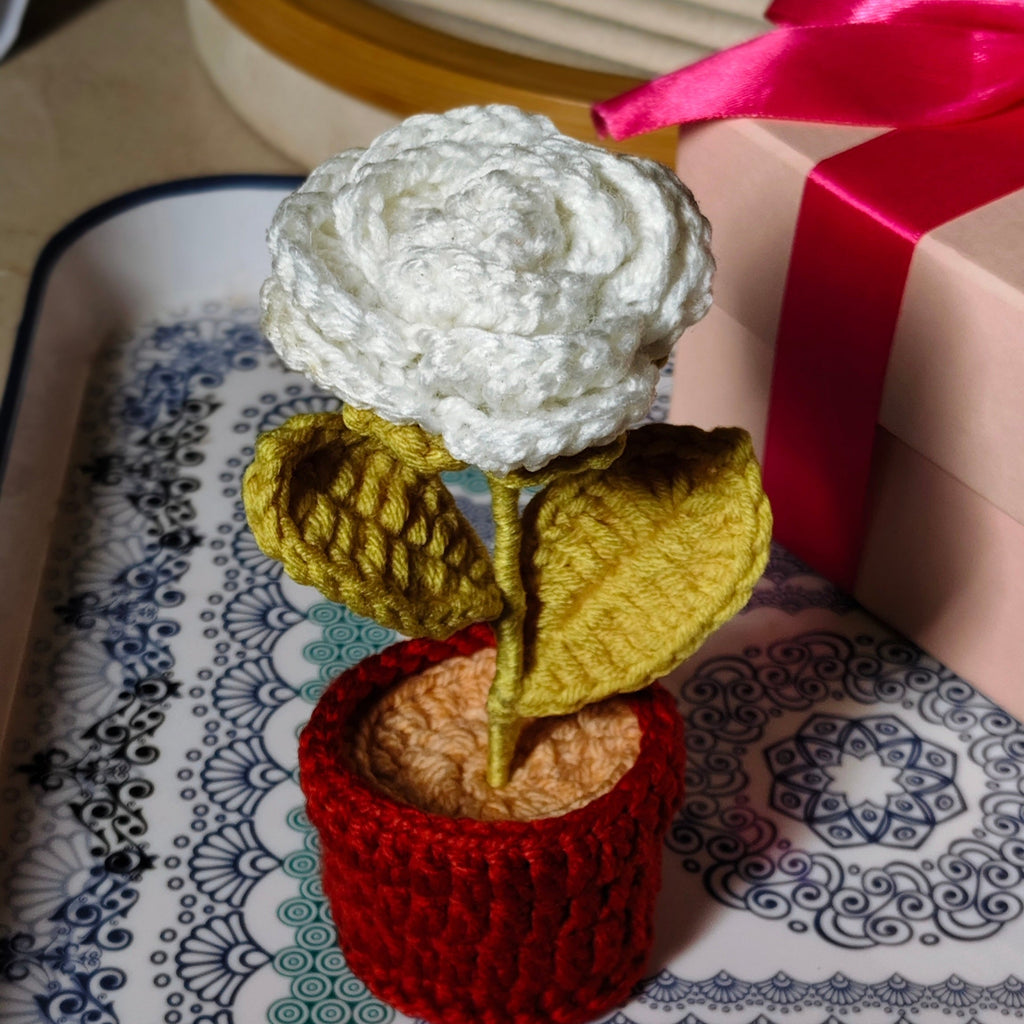 White Rose Pot (5 inches)